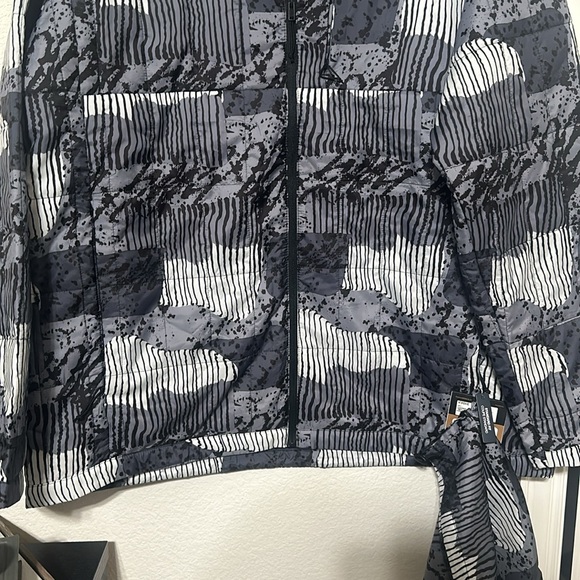 NWT The North Face
Long Sleeve Circaloft Abstract Printed Jacket - Picture 9 of 10